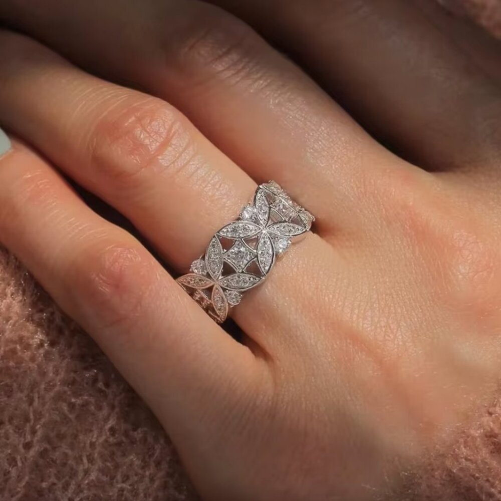 NEW 18k White Gold Diamond Flower Ring Band Eternity Ring Wide Ring Band